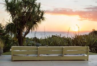 La Posada del Faro allows 18 year olds to book a room