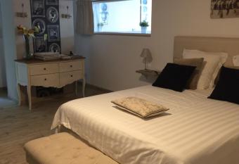 Couette et Campagne has Balcony rooms