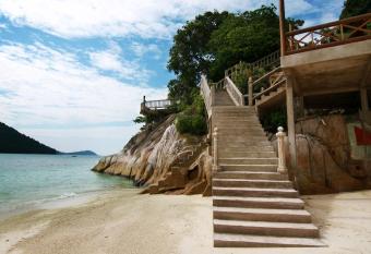 Cozy Resort has Balcony rooms