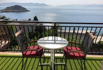 Sanda Residence has Balcony rooms