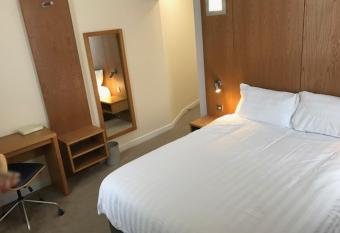 Corona Hotel Rotherham Sheffield Meadowhall allows 18 year olds to book a room