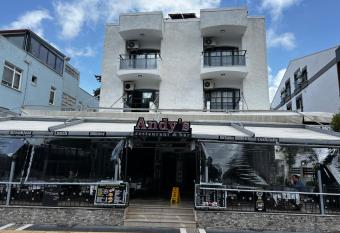 Andy s Apart Hotel has Balcony rooms