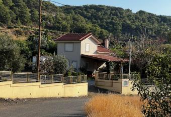 Valentina   s house has Smoking rooms