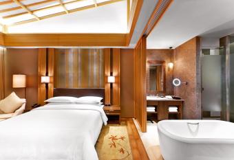 Sheraton Grand Hangzhou Wetland Park Resort has Balcony rooms