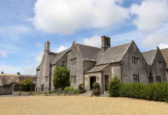 Mortons Manor has Balcony rooms