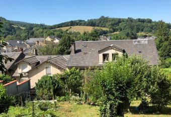 Chez Charlotte et Michel has Balcony rooms