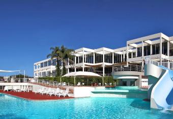 Absolute Beachfront Opal Cove Resort allows 18 year olds to book a room