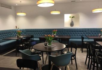 Jimmy Gastronomie &   bernachtung allows 18 year olds to book a room