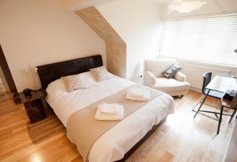 Stay 2a Boutique Rooms allows 18 year olds to book a room