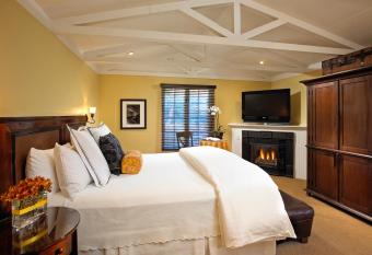 Milliken Creek Inn has rooms with a private hot tub