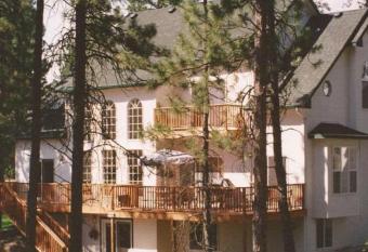 River Cove Elegant Waterfront Bed and Breakfast allows 18 year olds to book a room