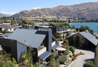 The Moorings Motel and Apartments has Balcony rooms