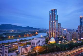 Four Points by Sheraton Shenzhen allows 18 year olds to book a room