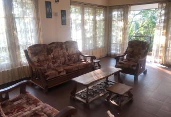 No 51, Menik Home Rest has rooms with a private hot tub