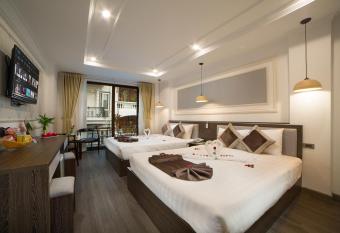 Galliot Central Hotel has Balcony rooms