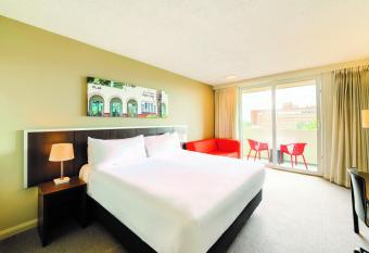 Mercure Perth On Hay has Balcony rooms