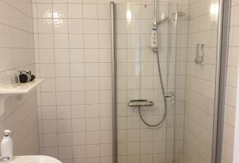 Lilla Hotellet allows 18 year olds to book a room