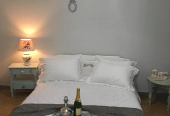 Villa Ermilia has Balcony rooms