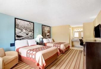 Super 8 by Wyndham Whites Creek/ Nashville NW Area has Smoking rooms