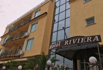Hotel Riviera has Balcony rooms