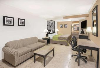 Super 8 Mcallen/Downtown has Smoking rooms