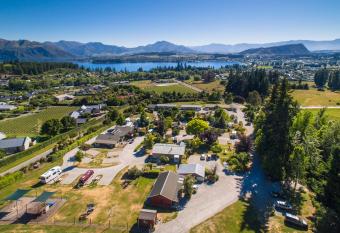 Wanaka Top 10 Holiday Park has Balcony rooms
