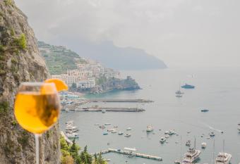 Belvedere Apartment has Balcony rooms