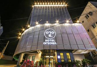 Hotel Yeogiuhtte SeoDaegu allows 18 year olds to book a room