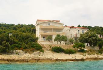 Apartments Loncar has Balcony rooms