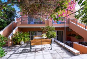Poseidon Studios & Apartments has Balcony rooms