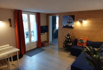 Studio au pied des montagnes has Balcony rooms