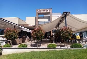 Hotel Bigeste has Balcony rooms