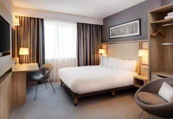 Leonardo Hotel London Watford- Formerly Jurys Inn allows 18 year olds to book a room