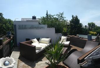 Ferienwohnung allows 18 year olds to book a room