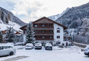 Hotel Casa Alpina - Alpin Haus has Balcony rooms