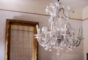 Hotel Villa Giona has rooms with a private hot tub