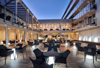 Marina Palace Hotel 4 stelle S has rooms with a private hot tub