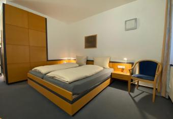 Hotel am Stadtpark allows 18 year olds to book a room