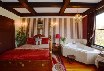 Marketa's Bed and Breakfast has rooms with a private hot tub