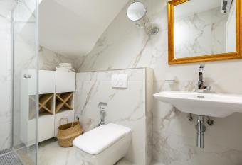 Apartment Hedera A56 has rooms with a private hot tub