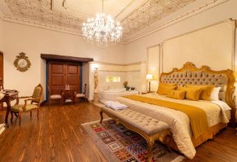 San Juan Hotel has rooms with a private hot tub