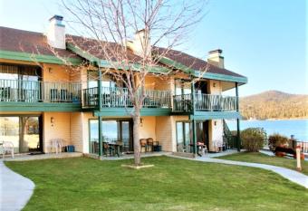 Lagonita Lodge allows 18 year olds to book a room