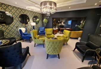 Hotel Ocean allows 18 year olds to book a room