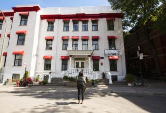 Auberge Saintlo Montreal Hostel allows 18 year olds to book a room