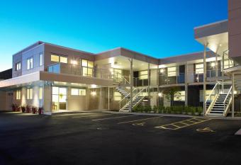 Argent Motor Lodge allows 18 year olds to book a room