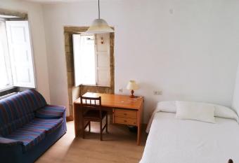 Pensi  n Residencia Universitaria Rey allows 18 year olds to book a room