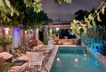 Hostel da 13 e Su  tes allows 18 year olds to book a room