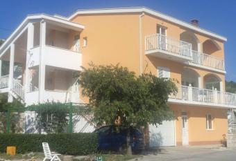 Apartmani IN has Balcony rooms