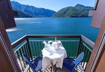 Hotel Riviera has Balcony rooms