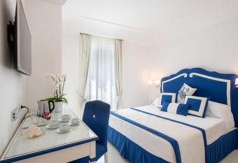 Villa Viviani has Balcony rooms